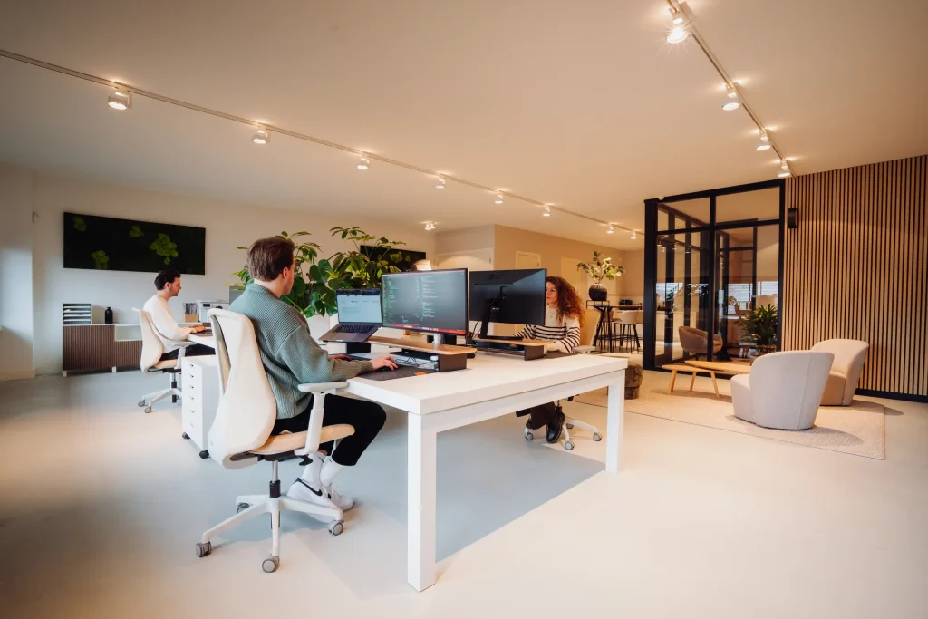 Team vastgoed studio aan het werk aan vastgoedproject website