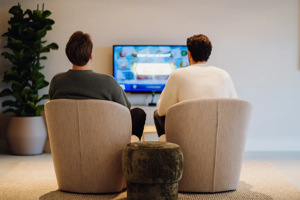 Team vastgoed studio ontwikkeling ontspant met een spelletje